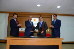 soran-leicester-signing-contract.jpg