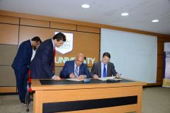 soran-leicester-while-signing-contract.jpg